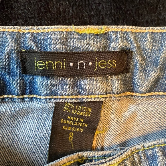 EMBROIDERED JEAN CAPRIS - Picture 8 of 9